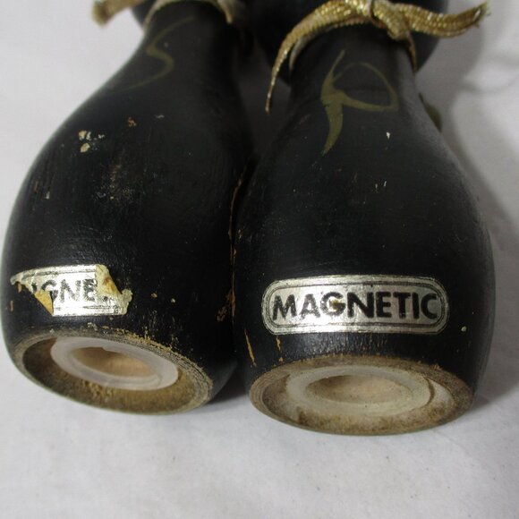 Vintage MCM Black Cat Kittens Magnetic Wood Wooden Salt & Pepper Shakers - Picture 7 of 9